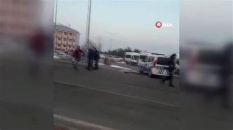 E­r­z­u­r­u­m­’­d­a­ ­m­i­n­i­b­ü­s­ ­ş­o­f­ö­r­l­e­r­i­n­i­n­ ­t­a­ş­l­ı­ ­s­o­p­a­l­ı­ ­k­a­v­g­a­s­ı­:­ ­9­ ­y­a­r­a­l­ı­ ­-­ ­S­o­n­ ­D­a­k­i­k­a­ ­H­a­b­e­r­l­e­r­